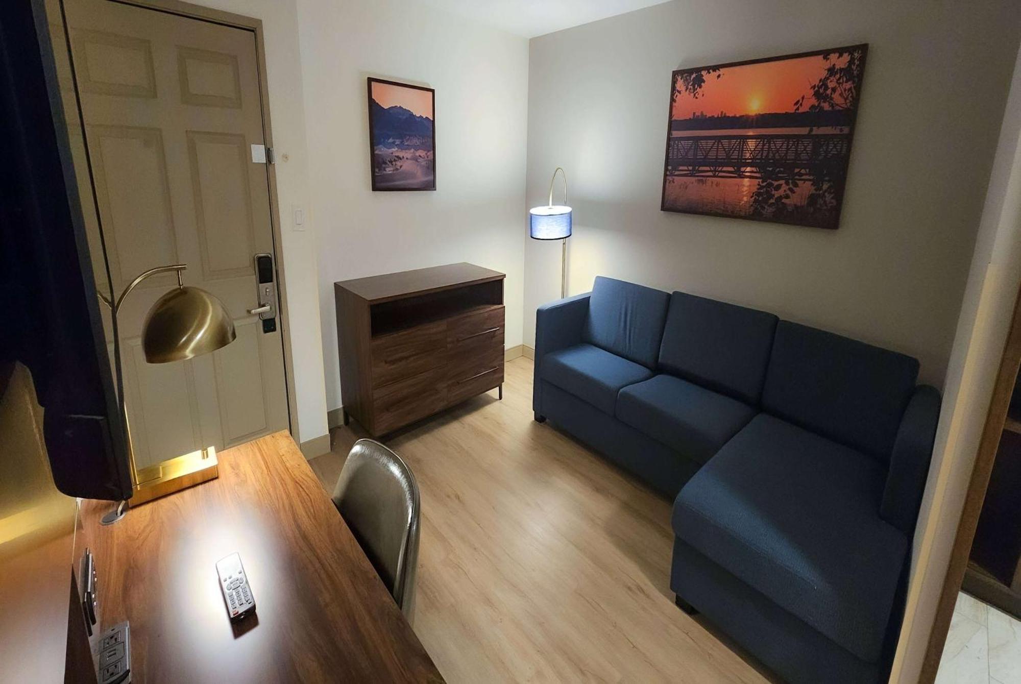 La Quinta By Wyndham Dallas Hotel