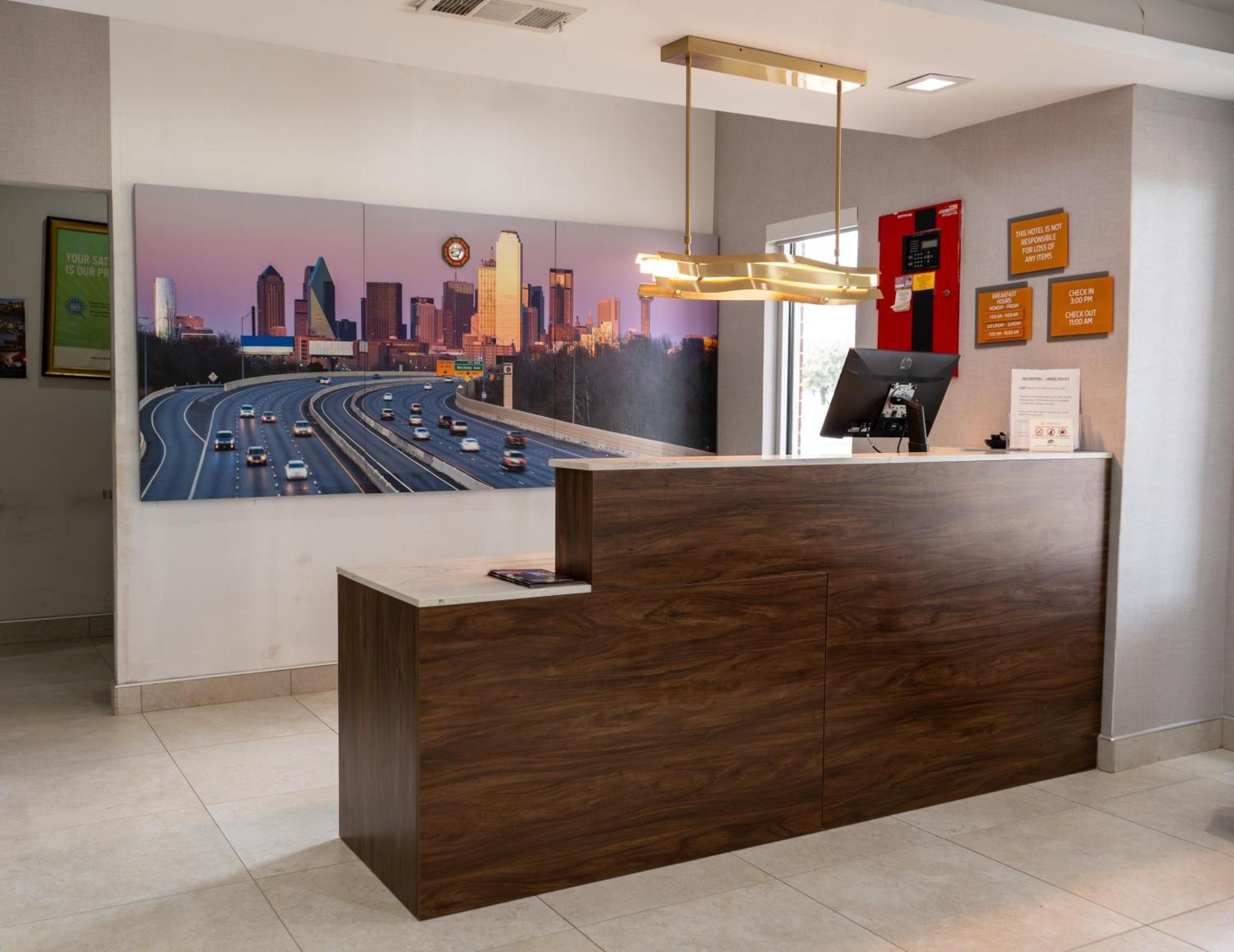 Hotel La Quinta By Wyndham Dallas 3*