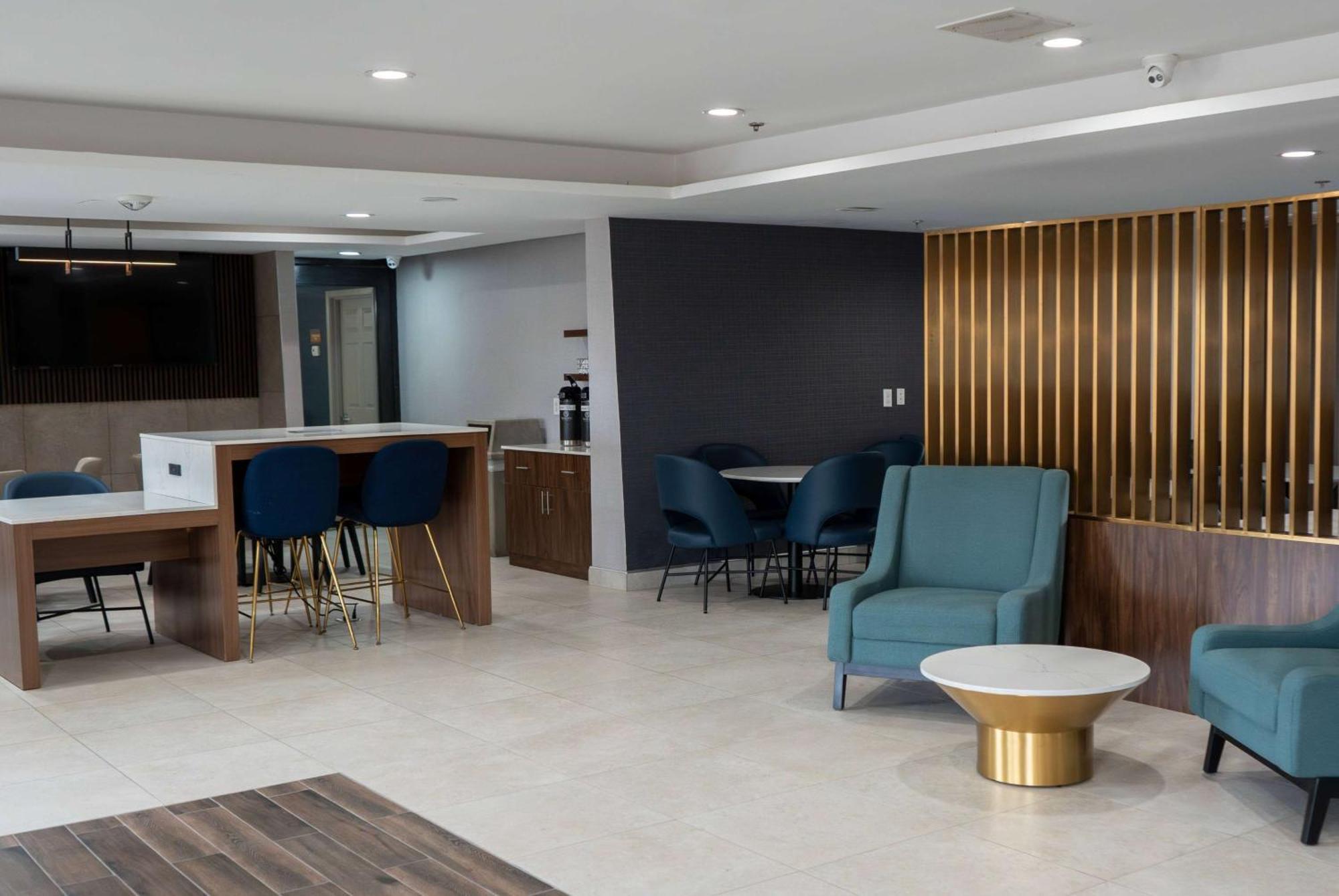La Quinta By Wyndham Dallas