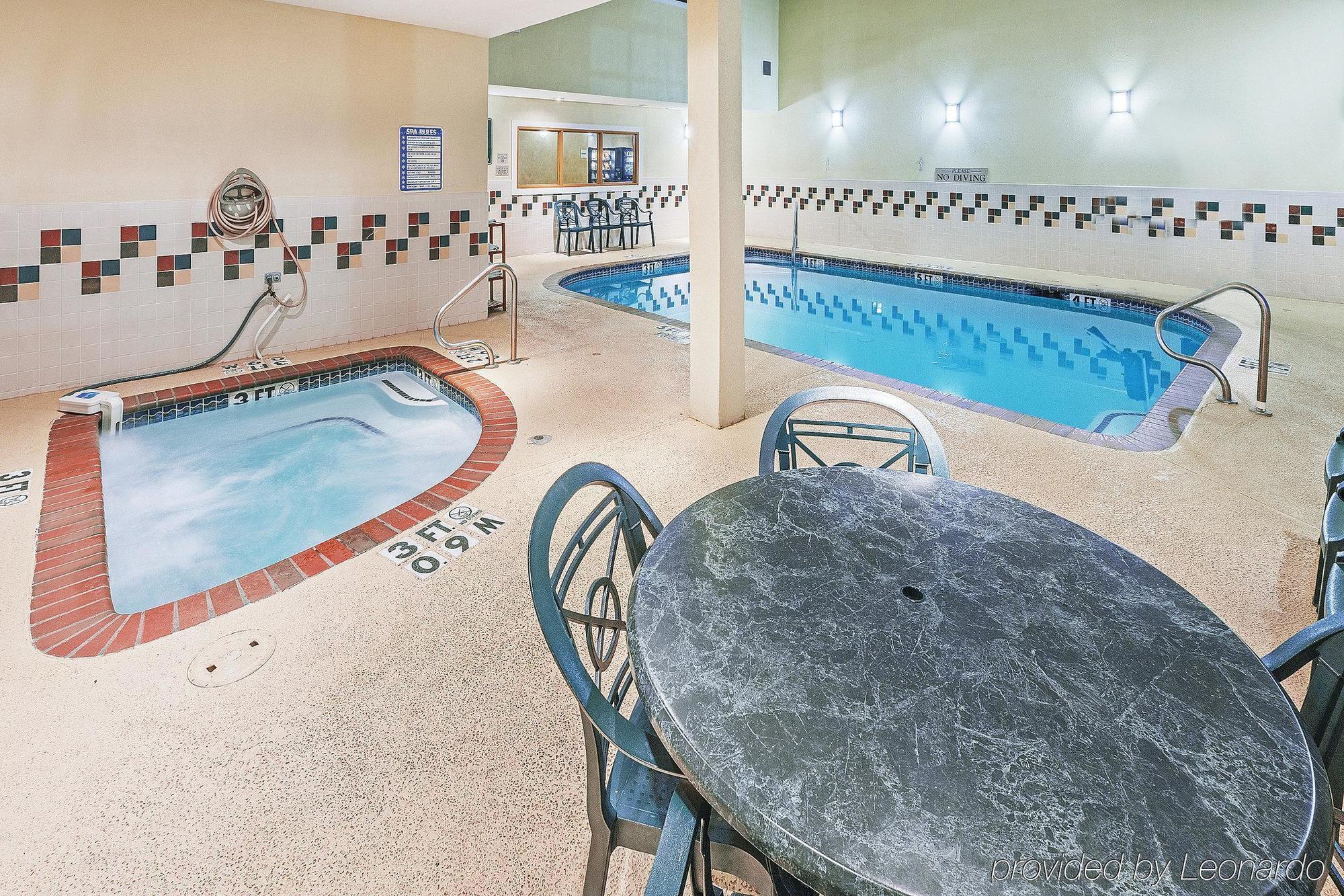 La Quinta By Wyndham Dallas Hotel