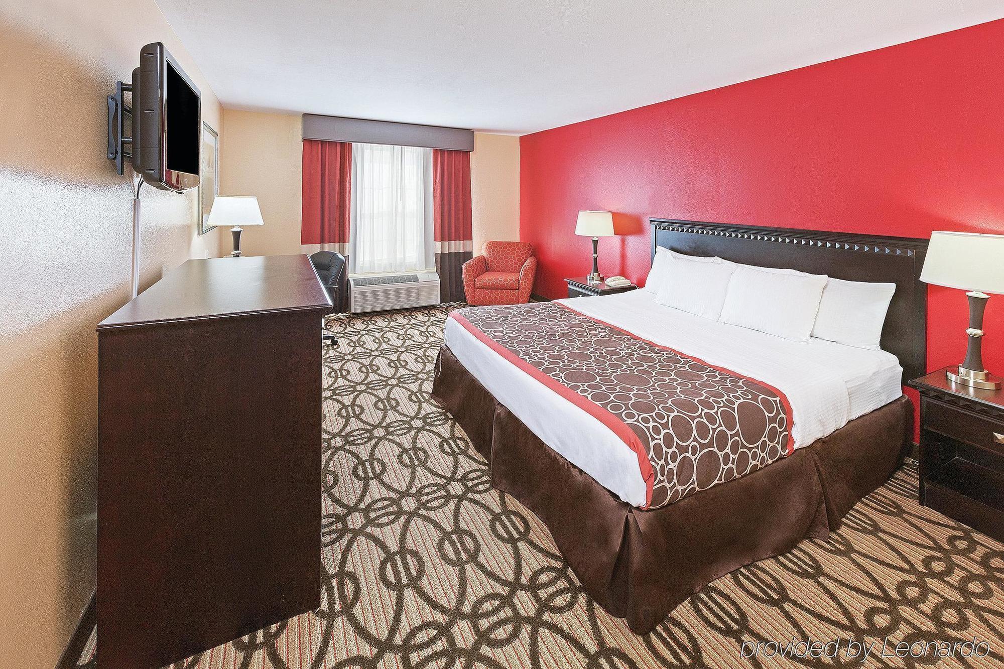 La Quinta By Wyndham Dallas Hotel
